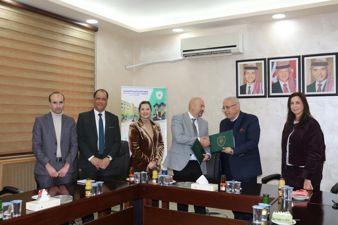 الكلية الجامعية العربية للتكنولوجيا توقع اتفاقية تعاون وتدريب مع مركز اللغات الحديث